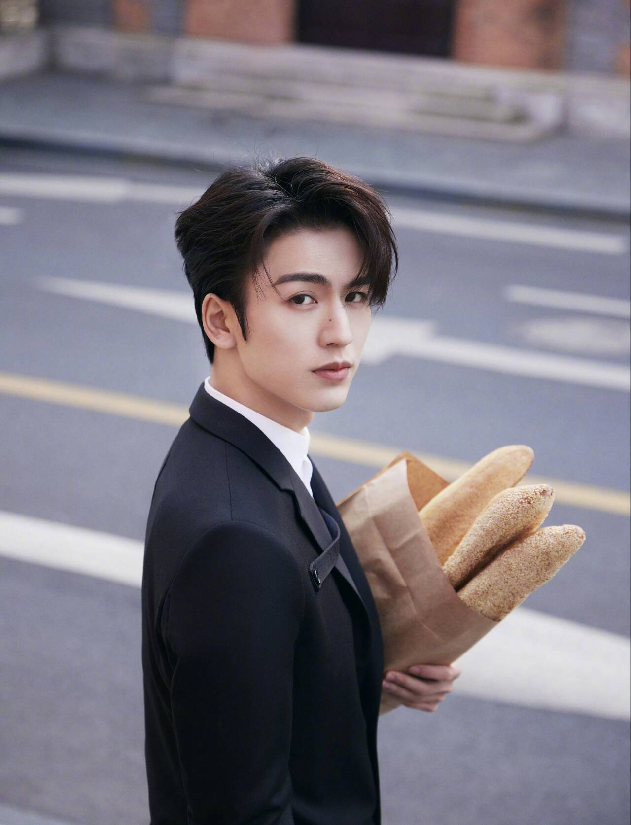 张凌赫出席迪奥2022冬季男装秀活动/芒果娱乐