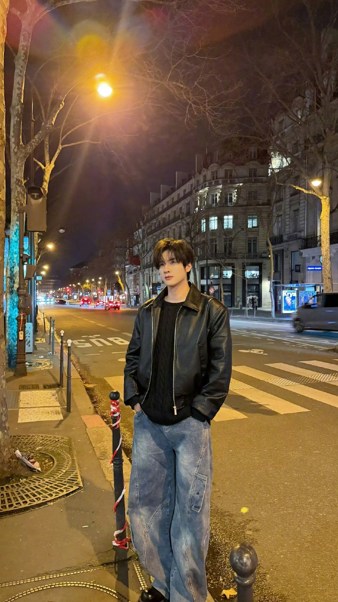 展轩巴黎街头大片/芒果娱乐